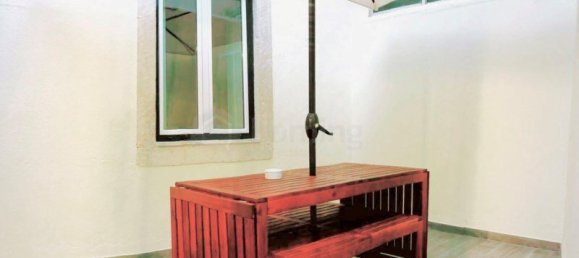 213m² Building in Lisbon, Portugal No. 65371 2