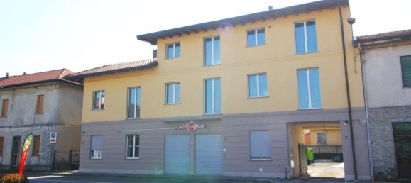 3 rooms Apartment in Rescaldina, Italy No. 15241 2