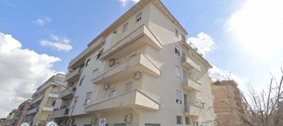 5 bedrooms Apartment in Rome, Italy No. 320945 2