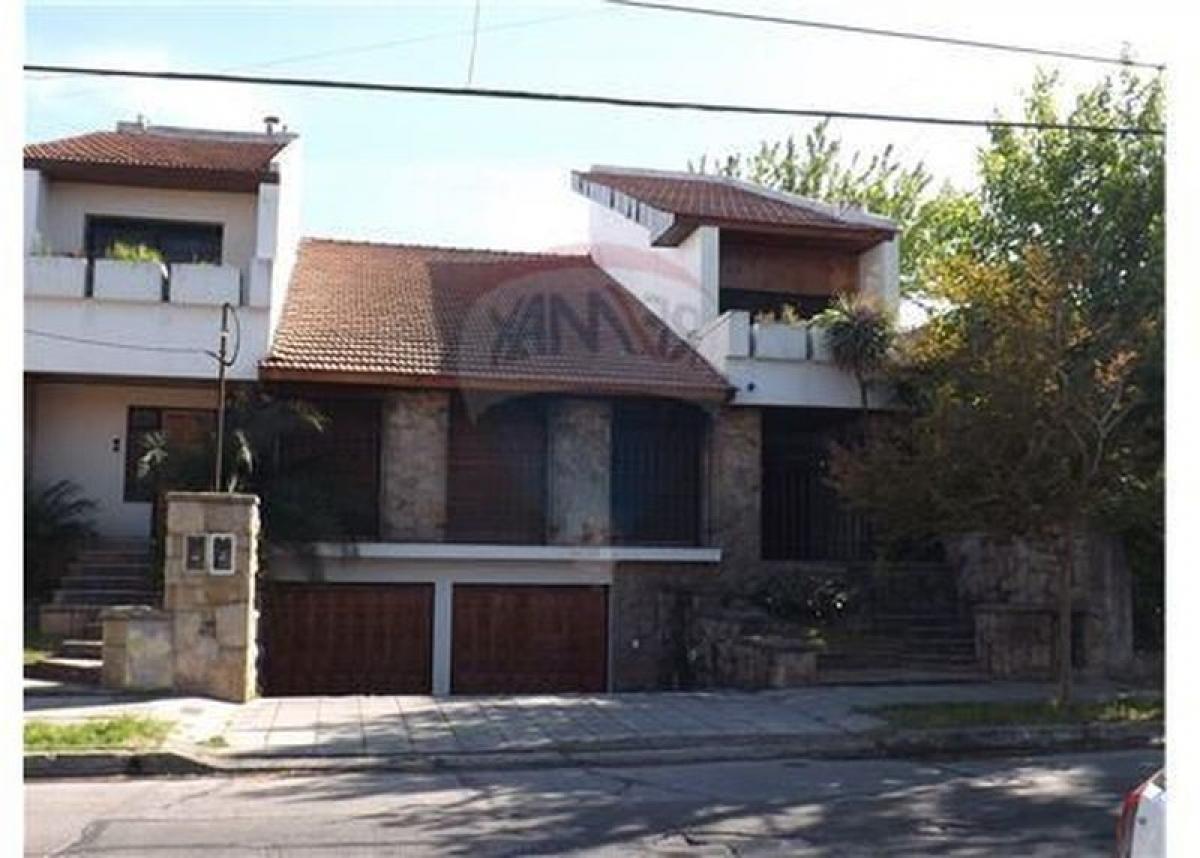 5 bedrooms House in Moron, Argentina No. 4483