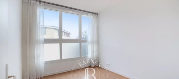 Apartamento de 4 habitaciónes en Pantin, France No. 120378 6