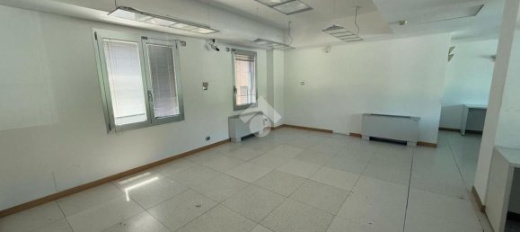Oficina en Forlì, Italy 150 m² No. 298258 4