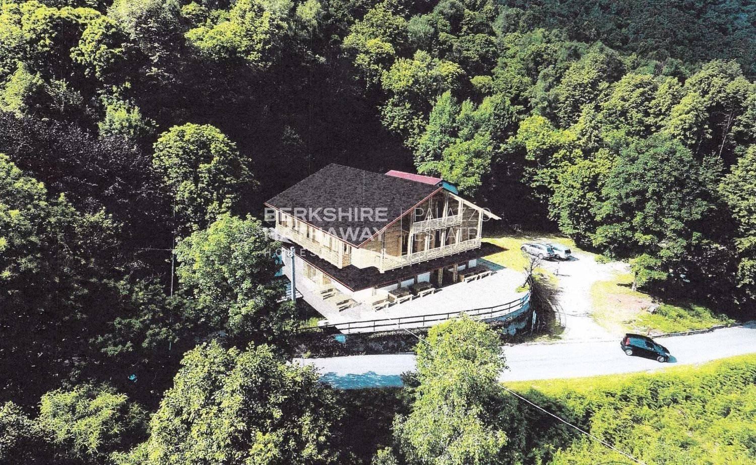 Gewerbliche Immobilie in Gravedona ed Uniti, Italy 370m², Nr. 394807