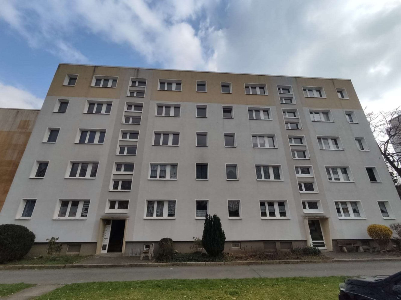 1174m² Building in Bautzen, Germany No. 311408