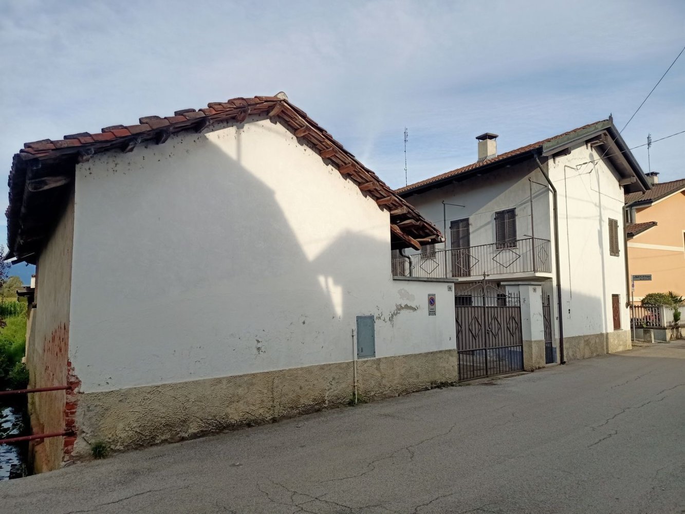 6 rooms House in Villafranca Piemonte, Italy No. 276266