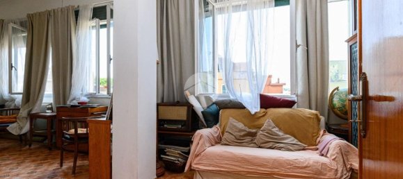 5 rooms Apartment in Rome, Italy No. 269304 4