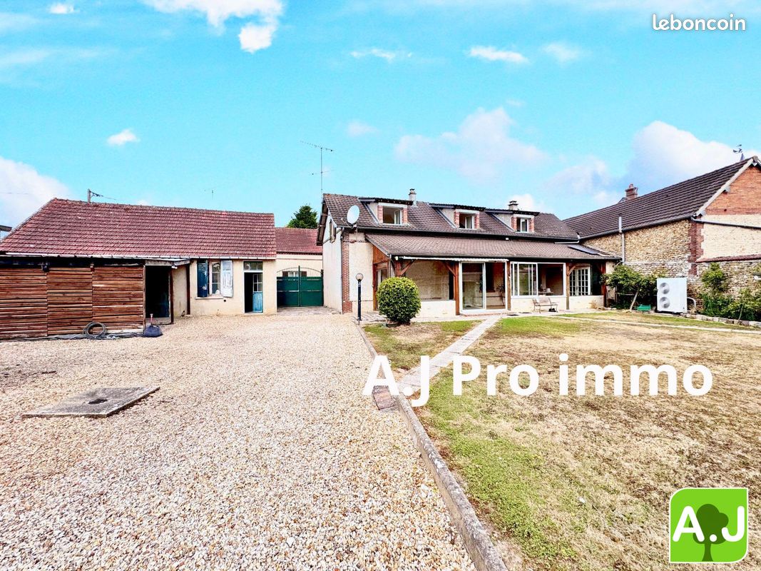 5 bedrooms House in Eure, France No. 354234