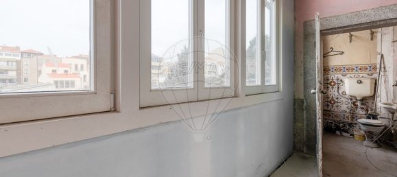 4 bedrooms Villa in Porto, Portugal No. 22938 3