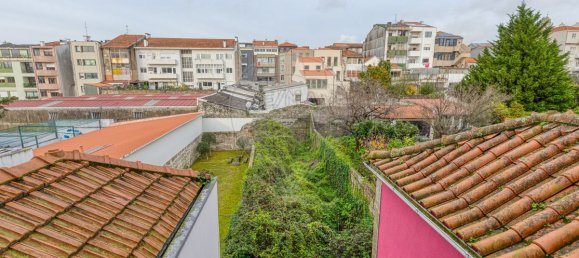 4 bedrooms Villa in Porto, Portugal No. 22938 2