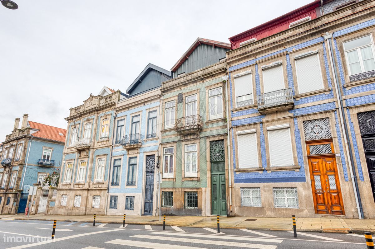 4 bedrooms Villa in Porto, Portugal No. 22938