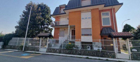 3 bedrooms Apartment in Cerro Maggiore, Italy No. 15344 9