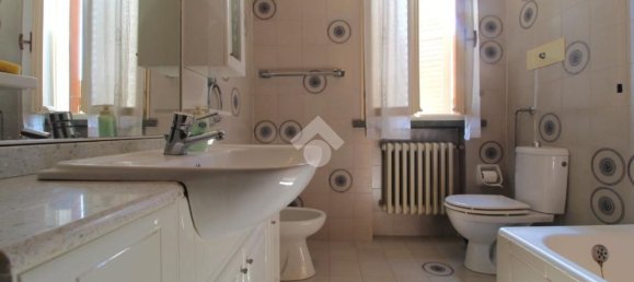 7-Zimmer Villa in Bagnolo in Piano, Italy, Nr. 289725 35