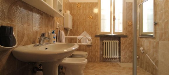 7-Zimmer Villa in Bagnolo in Piano, Italy, Nr. 289725 17