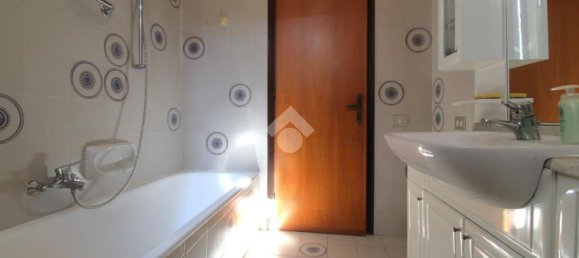 7-Zimmer Villa in Bagnolo in Piano, Italy, Nr. 289725 36