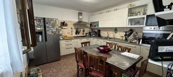 4 rooms House in Mira, Italy No. 18700 3
