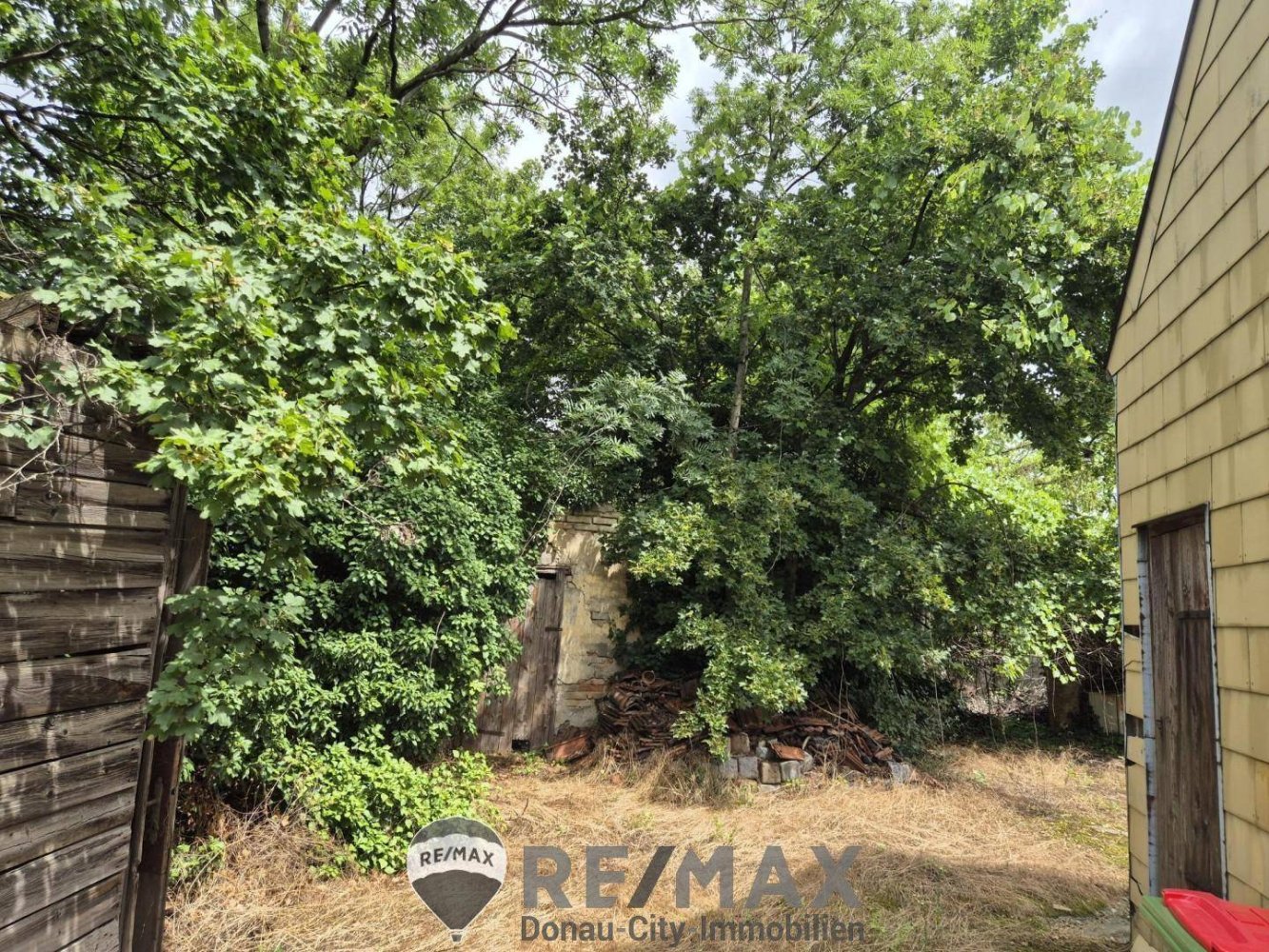 900m² Land in Gross-Enzersdorf, Austria No. 214583