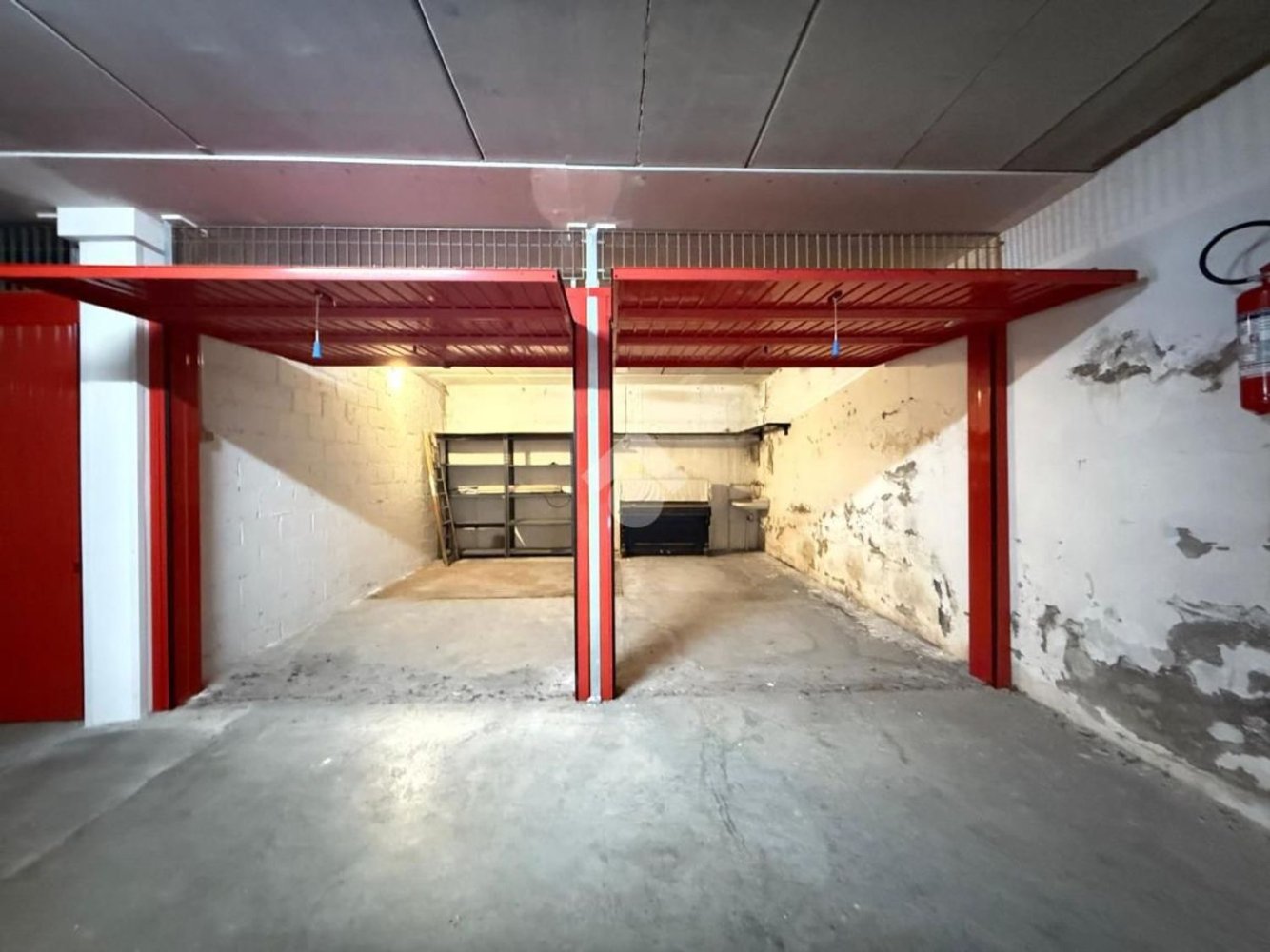 28m² Garage in Trieste, Italy No. 324049