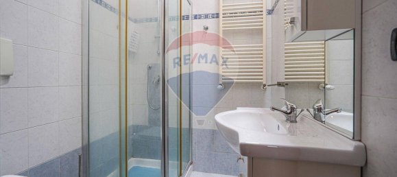 3 rooms Apartment in Bubbiano, Italy No. 54293 10
