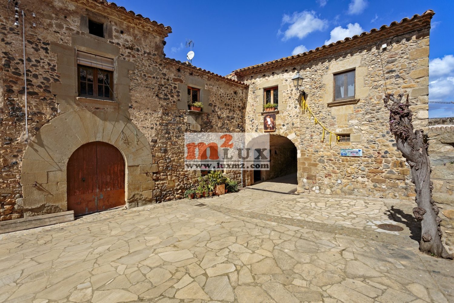 5 bedrooms Commercial property in Pubol, Spain No. 13363