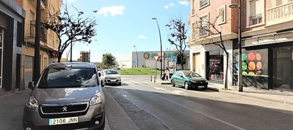 377m² Commercial property in Paterna, Spain No. 70305 12