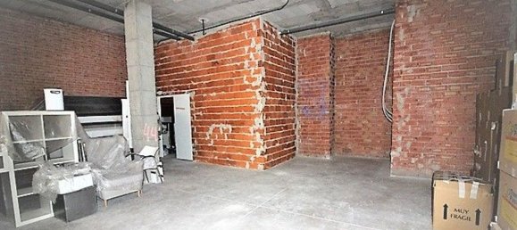 377m² Commercial property in Paterna, Spain No. 70305 4