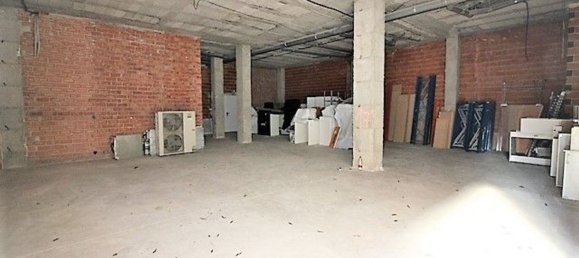 377m² Commercial property in Paterna, Spain No. 70305 3
