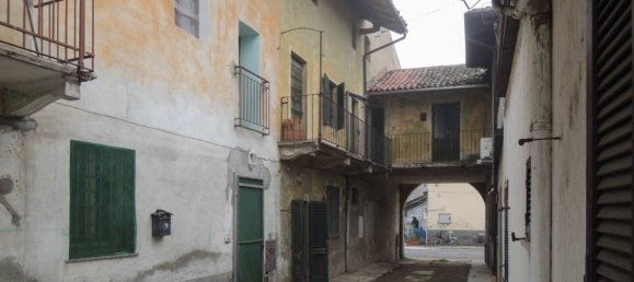 5 bedrooms House in Borgolavezzaro, Italy No. 102888 3