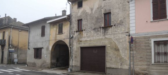 5 bedrooms House in Borgolavezzaro, Italy No. 102888 2