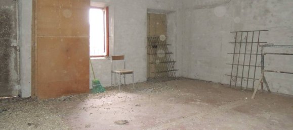 5 bedrooms House in Borgolavezzaro, Italy No. 102888 13