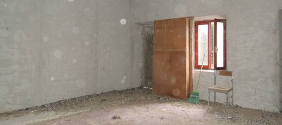 5 bedrooms House in Borgolavezzaro, Italy No. 102888 14