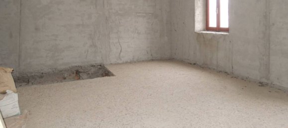 5 bedrooms House in Borgolavezzaro, Italy No. 102888 10