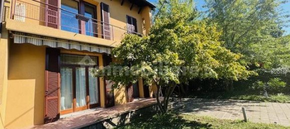 Villa de 3 dormitorios en Como, Italy No. 341013 2