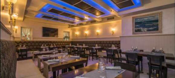 335m² Commercial property in Campione d'Italia, Italy No. 59610 2