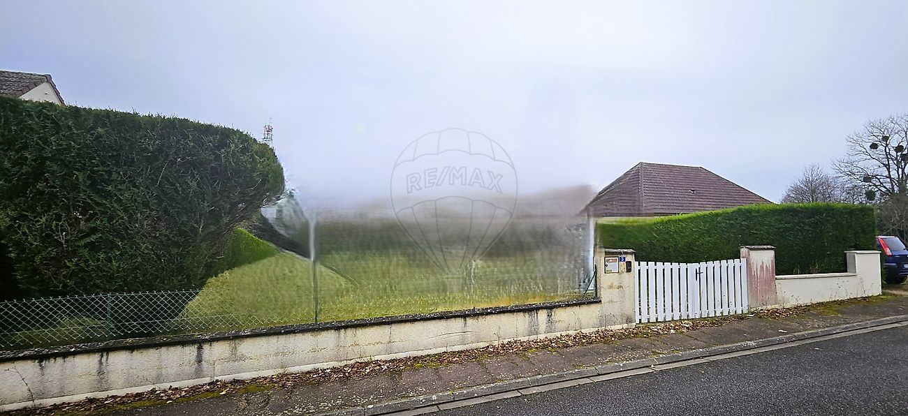 Grundstück in Cosne-Cours-sur-Loire, France, Nr. 109939