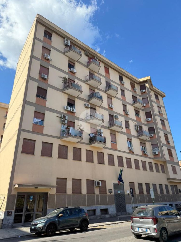 2 bedrooms Apartment in Palermo, Italy No. 264015