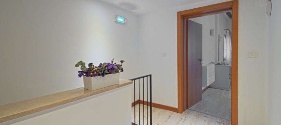 4 bedrooms Apartment in Venice, Italy No. 20319 17