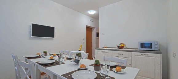 4 bedrooms Apartment in Venice, Italy No. 20319 2