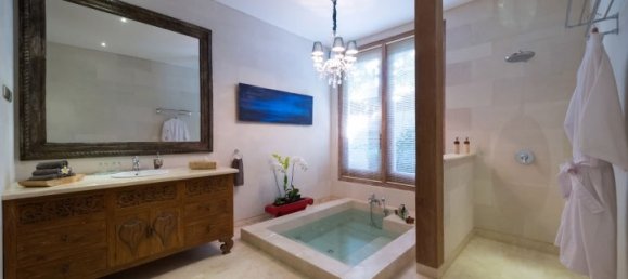 5 Schlafzimmer Villa in Canggu, Indonesia, Nr. 2975 12
