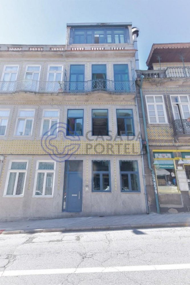 Дом с 5 спальнями в Порту, Португалия № 3784