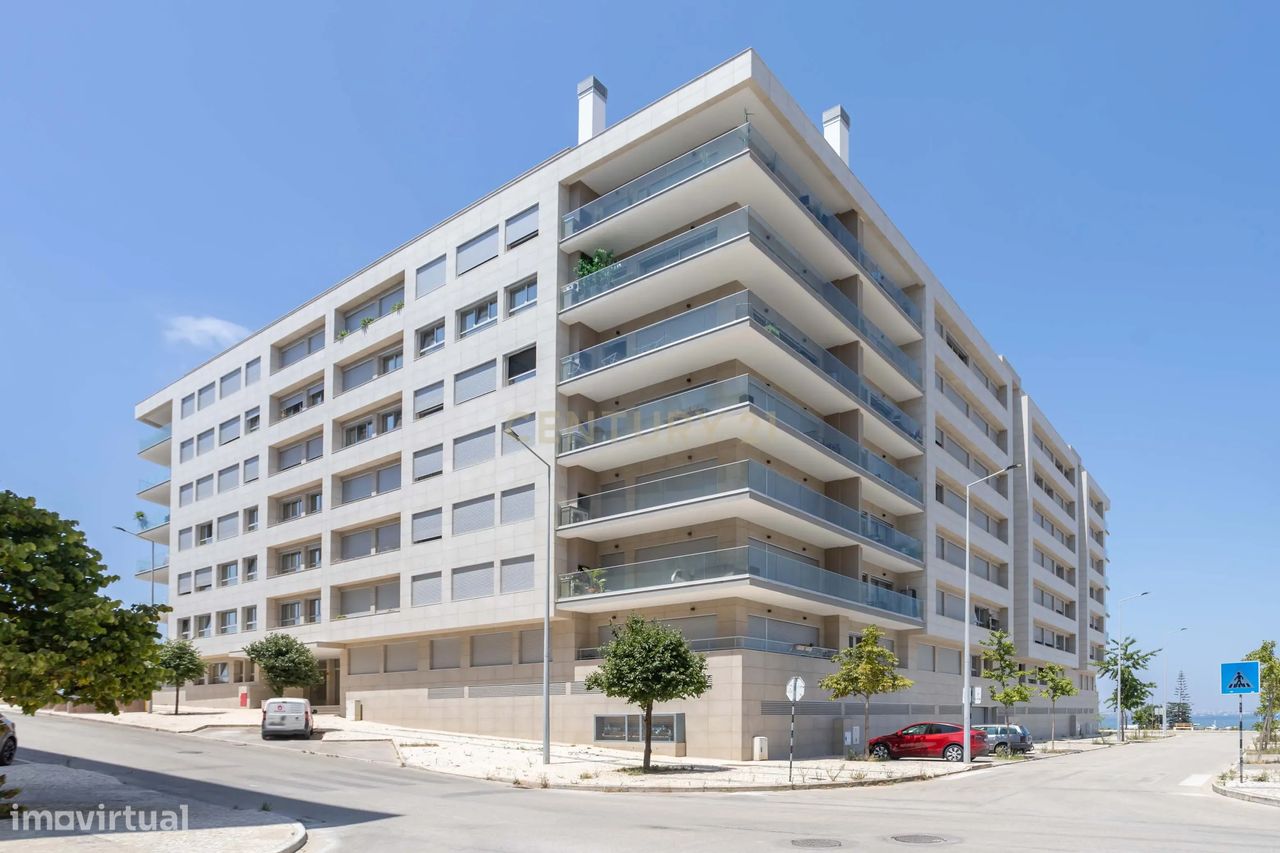 4 bedrooms Duplex in Seixal, Portugal No. 104515