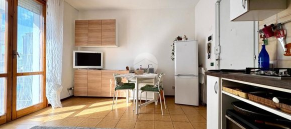 Квартира с 2 комнатами в Римини, Италия № 275397 3