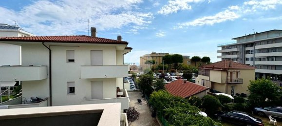 Квартира с 2 комнатами в Римини, Италия № 275397 17