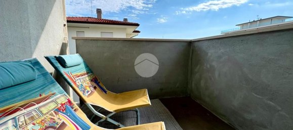 Квартира с 2 комнатами в Римини, Италия № 275397 14