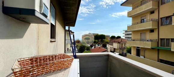 Квартира с 2 комнатами в Римини, Италия № 275397 6