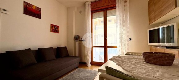 Квартира с 2 комнатами в Римини, Италия № 275397 2