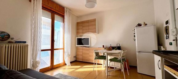 Квартира с 2 комнатами в Римини, Италия № 275397 4