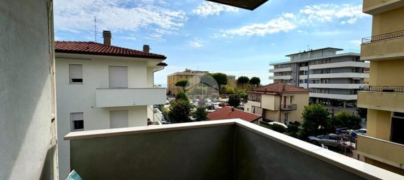 Квартира с 2 комнатами в Римини, Италия № 275397 15