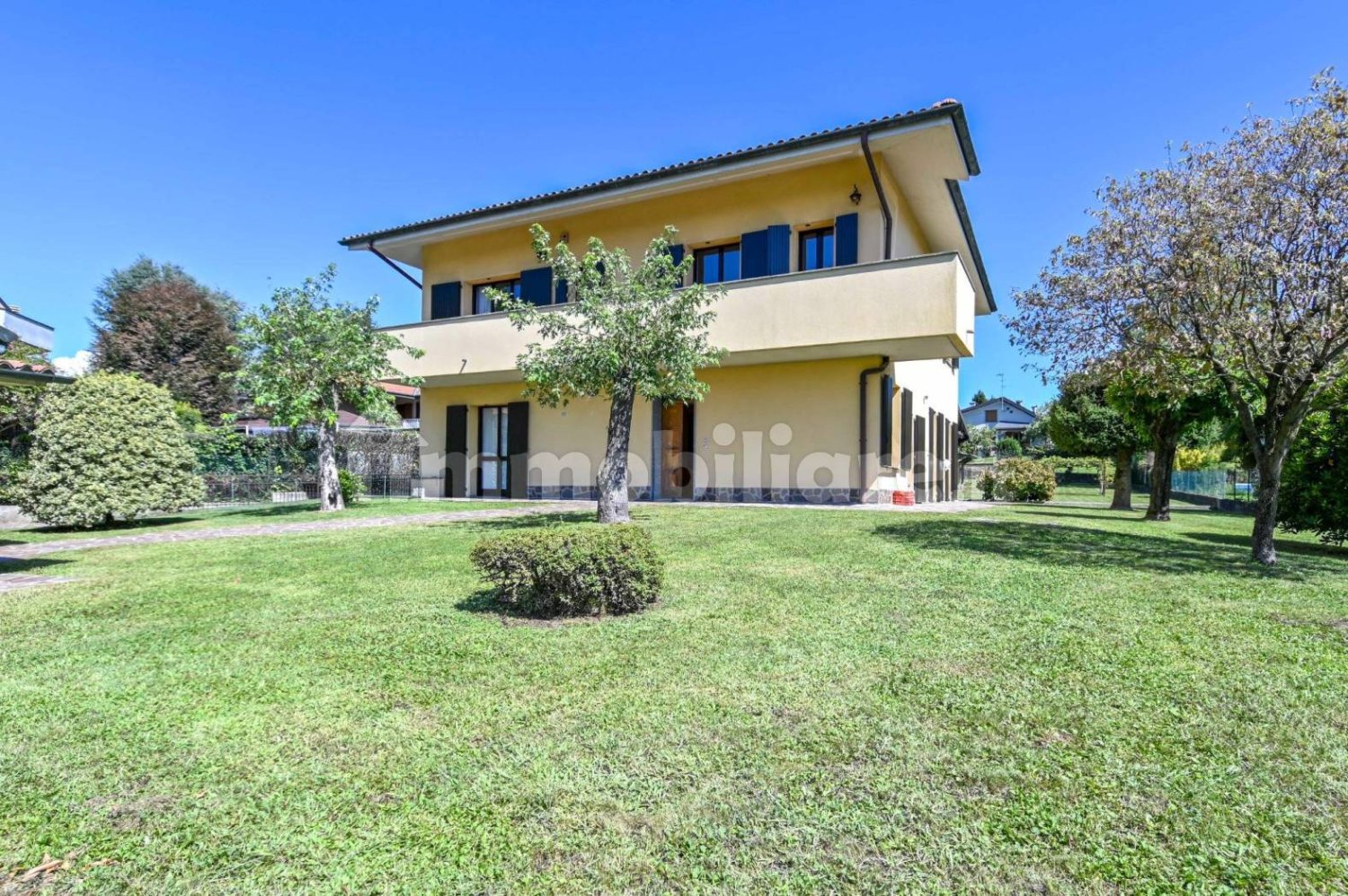 4 bedrooms Villa in Carnate, Italy No. 323524