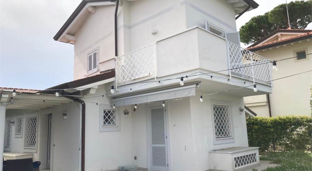5 rooms Villa in Forte dei Marmi, Italy No. 174735