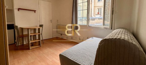 Studio in Paris, France No. 324832 4